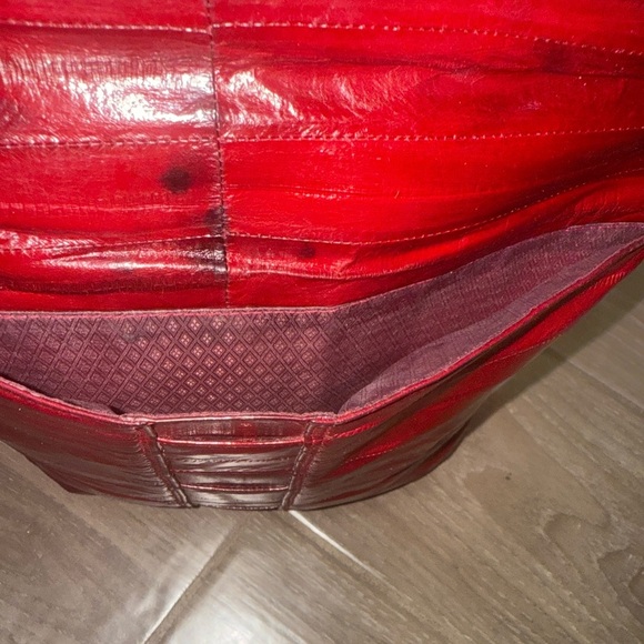 Elevate your style with this captivating Vintage Red Eel Skin Bag! - Picture 12 of 12